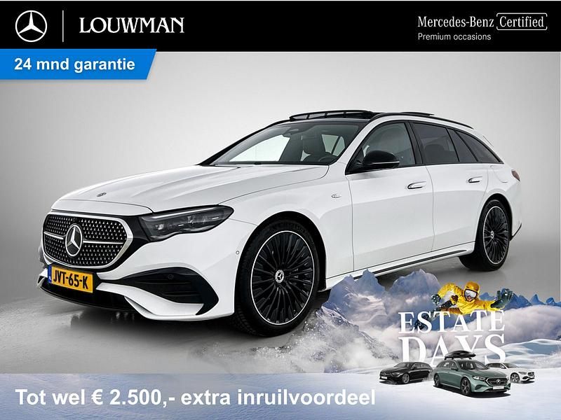 Licht manufaktur opalietwit bright metallic Occasion 2025 Mercedes E300 AMG Stationwagen | € 65.945 (Iets duurder) - Afbeelding 1/4