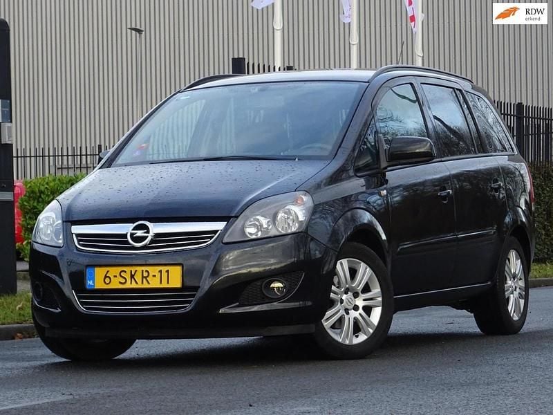 Zwart Gebruikt 2013 Opel Zafira Cosmo MPV | € 4.999 (Eerlijke prijs) - Afbeelding 1/4