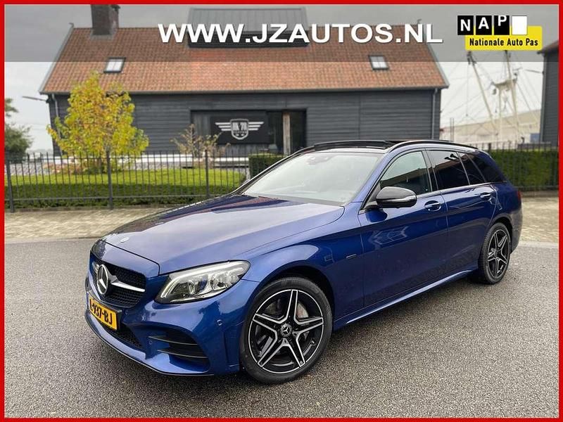 Blauw, metallic lak Gebruikt 2021 Mercedes C300e AMG Stationwagen | € 26.900 (Super prijs) - Afbeelding 1/4