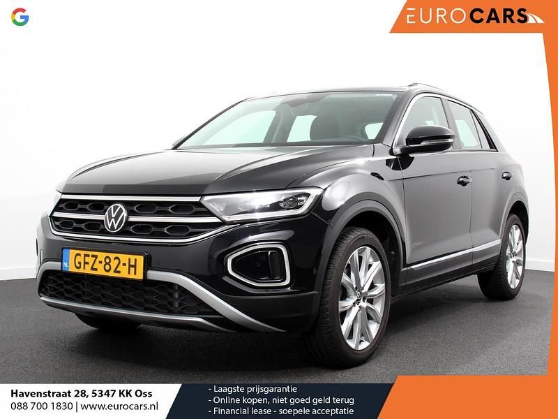 Zwart Gebruikt 2023 VW T-Roc Style SUV | € 28.890 (Goede deal) - Afbeelding 1/4