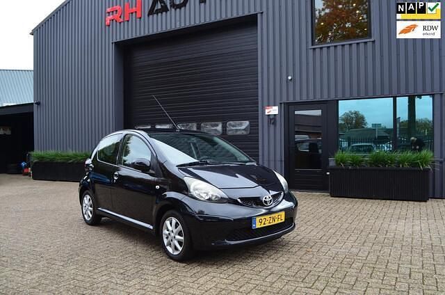 Zwart Gebruikt 2008 Toyota Aygo Hatchback | € 2.249 (Eerlijke prijs) - Afbeelding 1/4