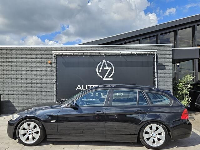 Zwart Gebruikt 2007 BMW 320 Executive Stationwagen | € 3.450 (Eerlijke prijs) - Afbeelding 1/4