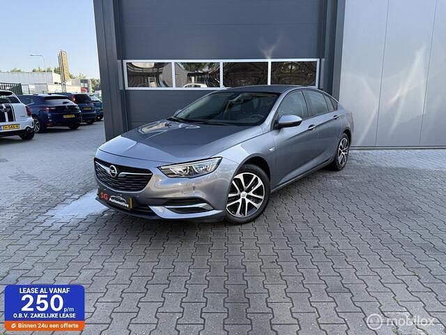 Grijs Gebruikt 2019 Opel Insignia Edition Hatchback | € 15.450 (Iets duurder) - Afbeelding 1/4