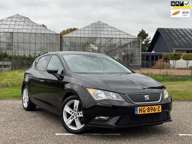 Zwart Gebruikt 2015 Seat Leon CONNECT Hatchback | € 6.990 (Eerlijke prijs) - Afbeelding 1/4