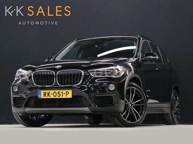 Zwart Gebruikt 2017 BMW X1 Executive SUV | € 18.740 (Eerlijke prijs) - Afbeelding 1/4