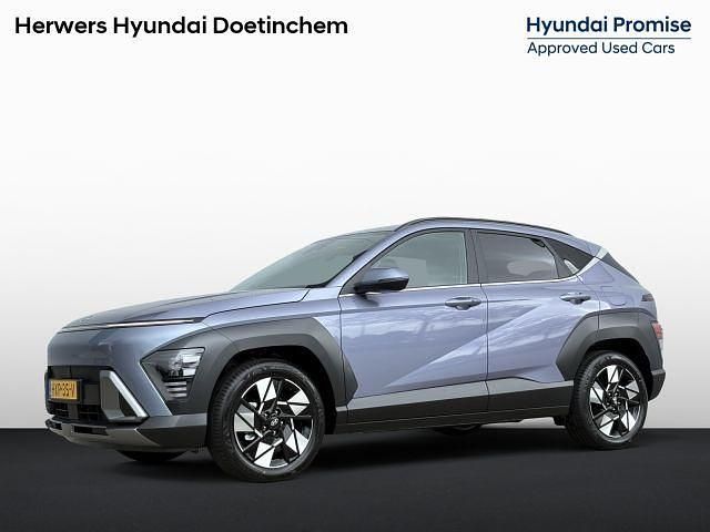 Meta blue Occasion 2025 Hyundai Kona Comfort SUV | € 34.835 (Iets duurder) - Afbeelding 1/1