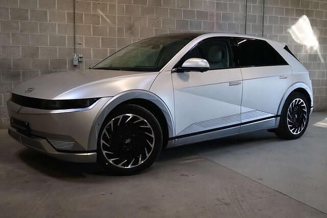 Grijs Occasion 2024 Hyundai Ioniq Hatchback | € 47.950 - Afbeelding 1/4