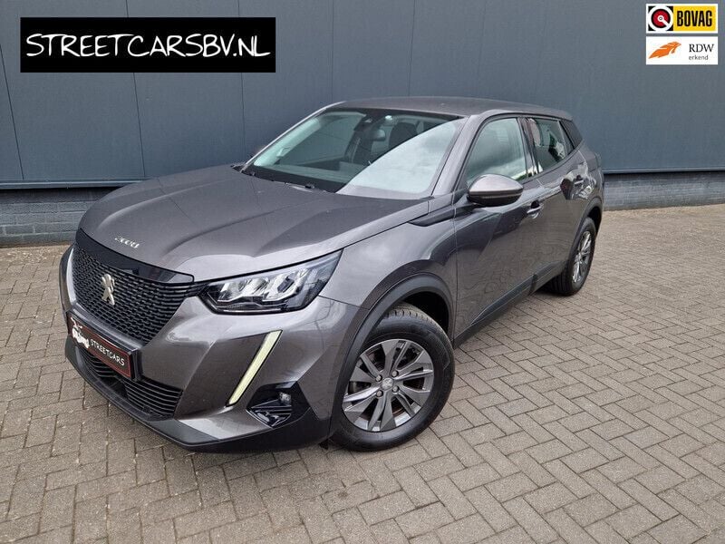 Grijs, metallic lak Gebruikt 2021 Peugeot 2008 Allure SUV | € 18.950 (Eerlijke prijs) - Afbeelding 1/4