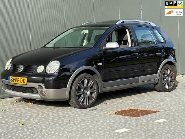 Zwart Gebruikt 2004 VW Polo Cross Hatchback | € 2.740 (Eerlijke prijs) - Afbeelding 1/4