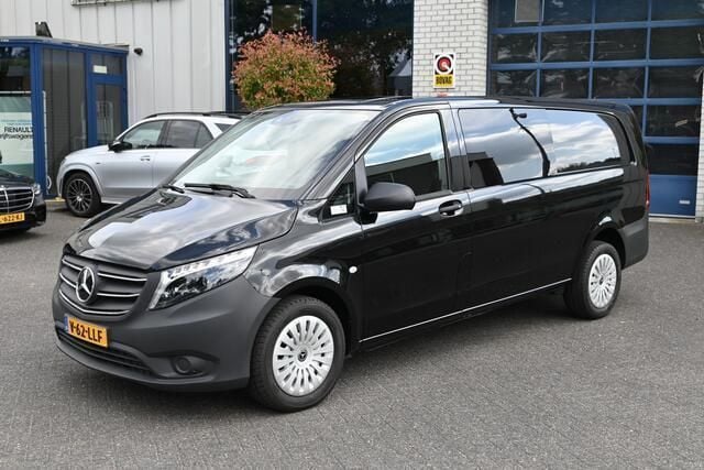 Zwart Gebruikt 2023 Mercedes Vito MPV | € 42.950 (Goede deal) - Afbeelding 1/4