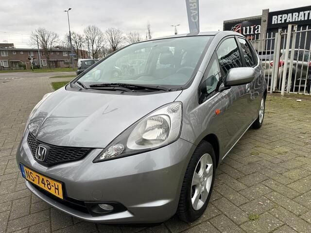 Grijs, metallic lak Gebruikt 2010 Honda Jazz Trend Hatchback | € 4.999 (Eerlijke prijs) - Afbeelding 1/4