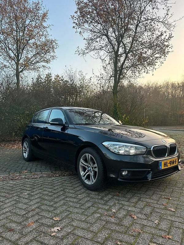 Zwart Gebruikt 2015 BMW 118 Executive Hatchback | € 9.950 (Eerlijke prijs) - Afbeelding 1/4