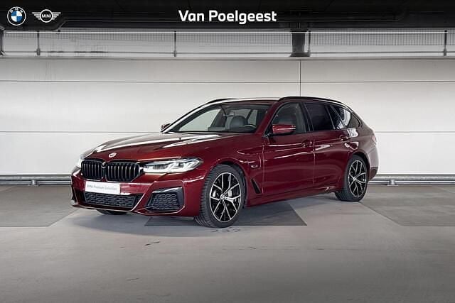 Rood Gebruikt 2022 BMW 530e M Sport Stationwagen | € 39.500 (Goede deal) - Afbeelding 1/4