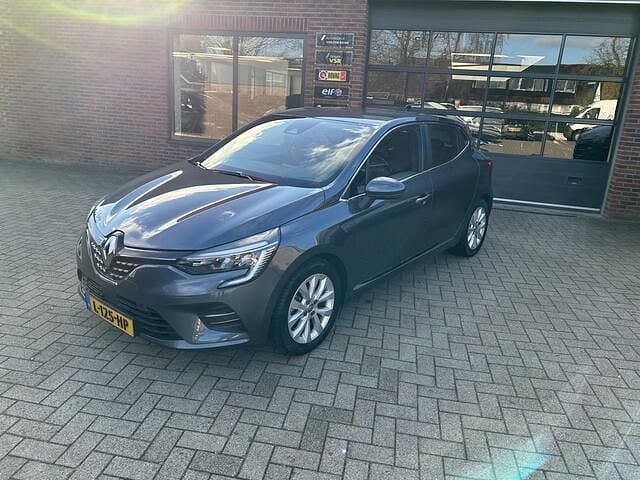 Grijs (metallic) Occasion 2021 Renault Clio V Intens Hatchback | € 12.250 (Eerlijke prijs) - Afbeelding 1/4
