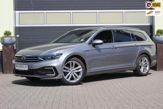 Grijs Gebruikt 2020 VW Passat Business Stationwagen | € 23.400 (Goede deal) - Afbeelding 1/4