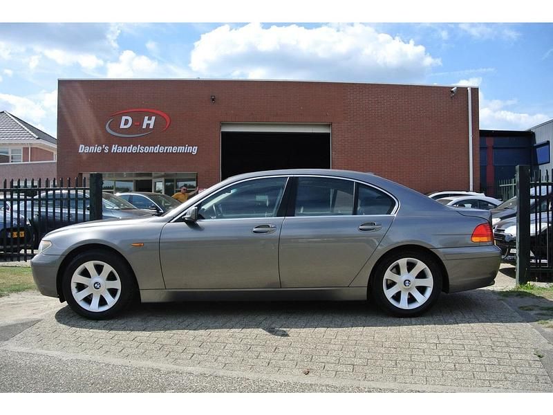 Grijs Gebruikt 2002 BMW 745 Sedan | € 1.899 - Afbeelding 1/4
