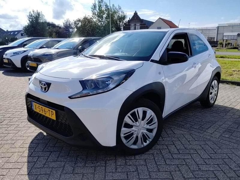 Wit Gebruikt 2024 Toyota Aygo X Play SUV | € 16.440 (Super prijs) - Afbeelding 1/4