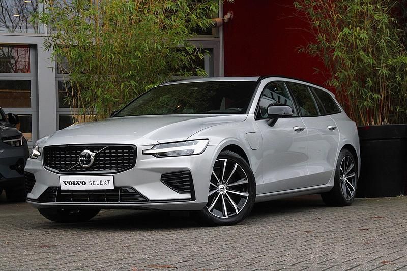 Grijs Occasion 2024 Volvo V60 Plus Stationwagen | € 40.895 (Goede deal) - Afbeelding 1/4