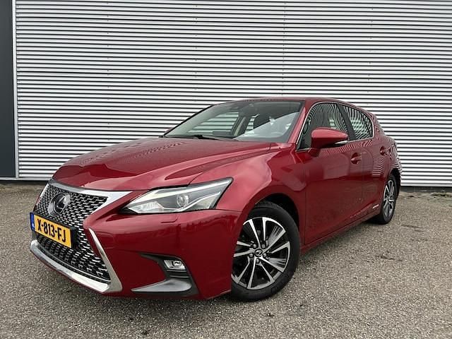Occasion Lexus CT200h Business Edition 2019 Rood Hatchback