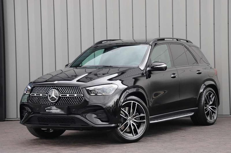 Zwart (metallic) Occasion 2025 Mercedes GLE400 AMG SUV | € 104.500 (Duur) - Afbeelding 1/4