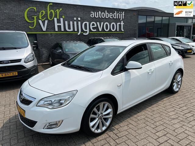 Wit Gebruikt 2011 Opel Astra Edition Hatchback | € 3.950 (Eerlijke prijs) - Afbeelding 1/4