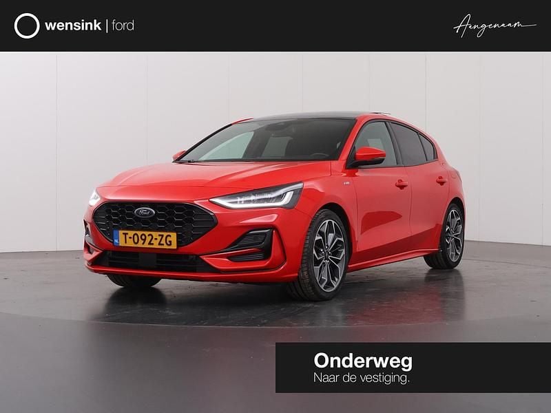 Rood Occasion 2023 Ford Focus ST-Line X Hatchback | € 28.830 (Iets duurder) - Afbeelding 1/4