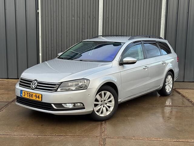 Grijs (metallic) Occasion 2014 VW Passat Comfortline Stationwagen | € 6.450 (Goede deal) - Afbeelding 1/4
