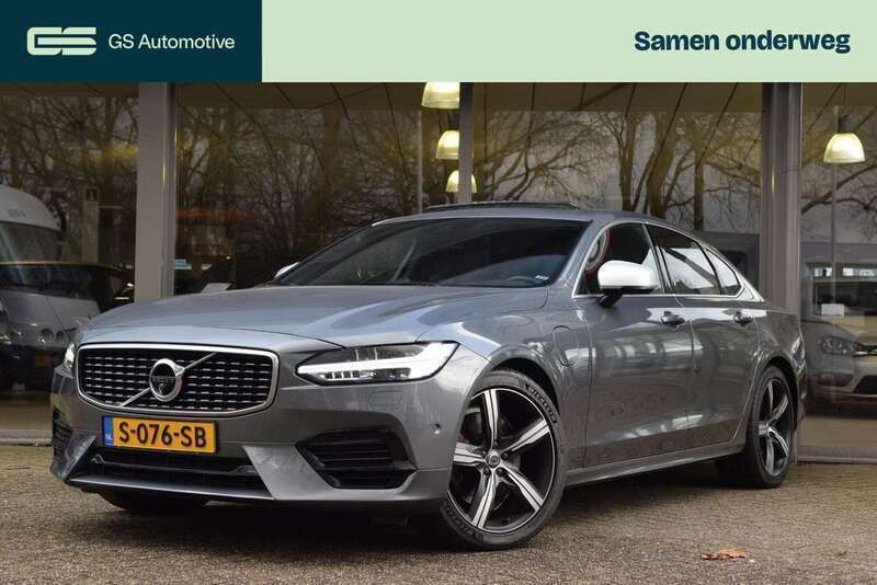 Grijs, metallic lak Gebruikt 2019 Volvo S90 R-Design Sedan | € 27.995 - Afbeelding 1/3
