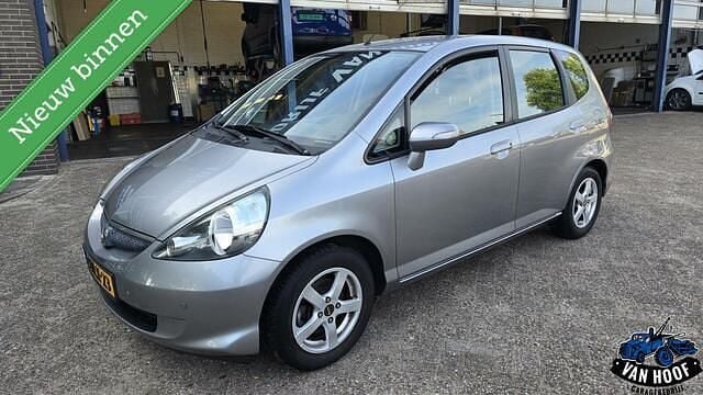 Grijs Gebruikt 2007 Honda Jazz LS Hatchback | € 3.999 (Eerlijke prijs) - Afbeelding 1/4