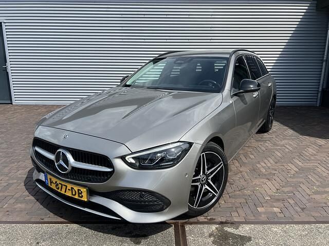 Grijs Gebruikt 2022 Mercedes C200 Luxury Stationwagen | € 28.900 - Afbeelding 1/4