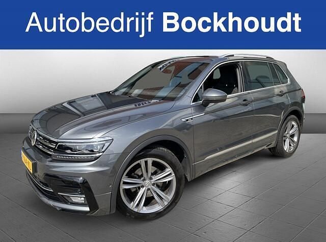 Grijs Gebruikt 2020 VW Tiguan R-line SUV | € 31.900 (Eerlijke prijs) - Afbeelding 1/4