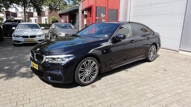 Zwart Gebruikt 2019 BMW 520 M Sport Sedan | € 27.450 (Super prijs) - Afbeelding 1/4