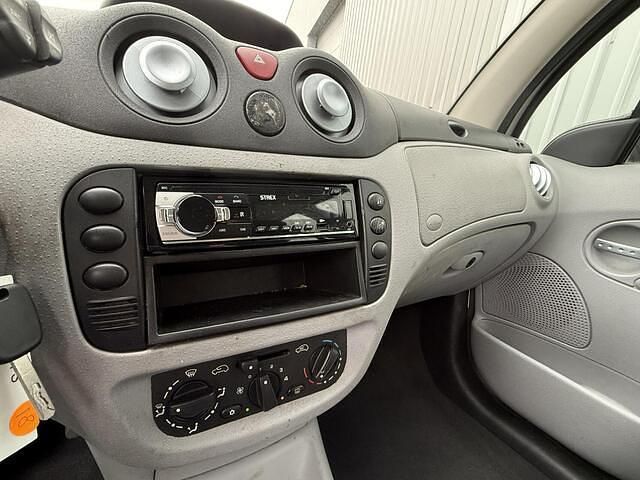 Occasion Citroën C3 73 PK (53 kW) 2002 Grijs Hatchback