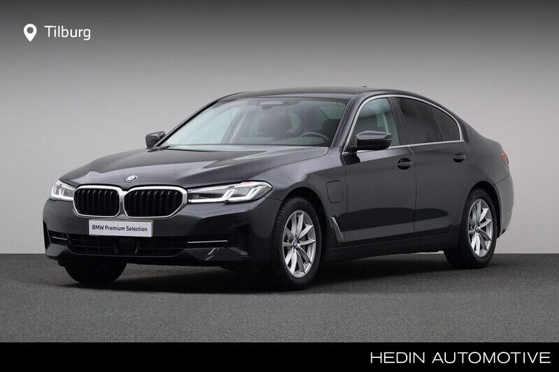 Grijs Gebruikt 2021 BMW 530e Comfort Edition Sedan | € 37.880 (Eerlijke prijs) - Afbeelding 1/4