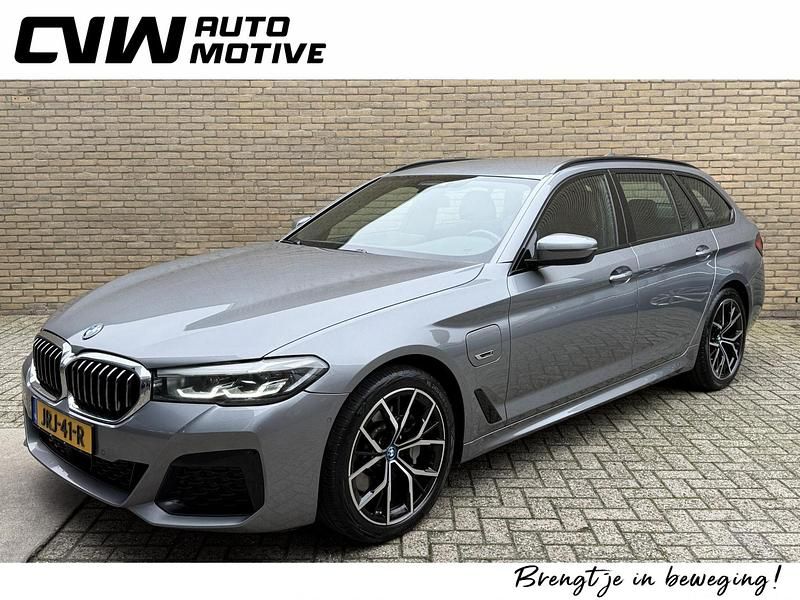 Grijs Occasion 2022 BMW 530 M Sport Stationwagen | € 30.400 (Super prijs) - Afbeelding 1/4
