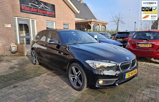Zwart (metallic) Occasion 2018 BMW 118 Hatchback | € 15.250 (Goede deal) - Afbeelding 1/4
