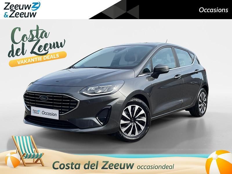 Grijs Gebruikt 2022 Ford Fiesta Titanium Hatchback | € 16.495 (Eerlijke prijs) - Afbeelding 1/4