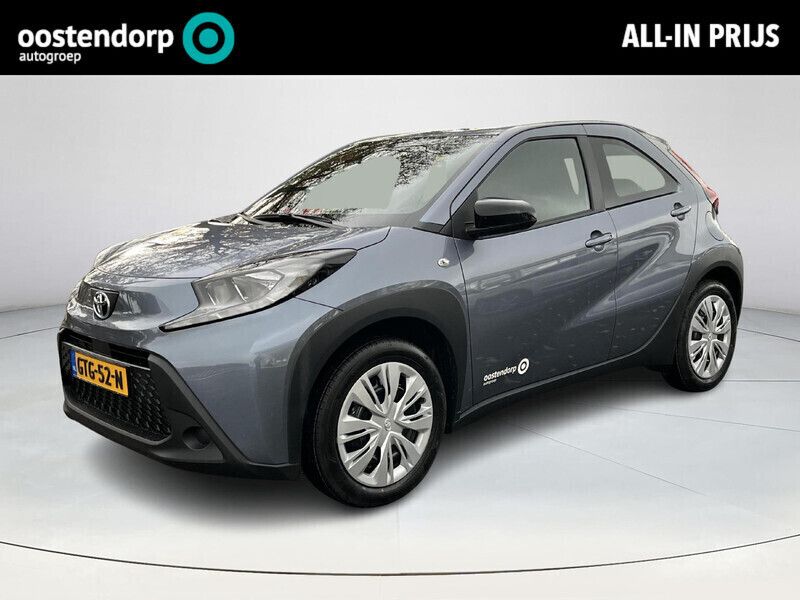 Grijs Gebruikt 2024 Toyota Aygo Play Hatchback | € 19.950 (Goede deal) - Afbeelding 1/4