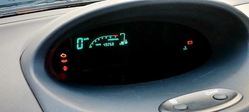 Occasion Toyota Yaris Verso Sol 2003 Rood MPV