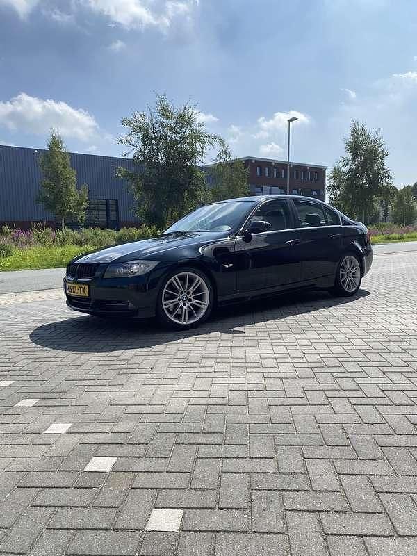 Zwart Gebruikt 2005 BMW 330 Sedan | € 6.500 (Eerlijke prijs) - Afbeelding 1/4