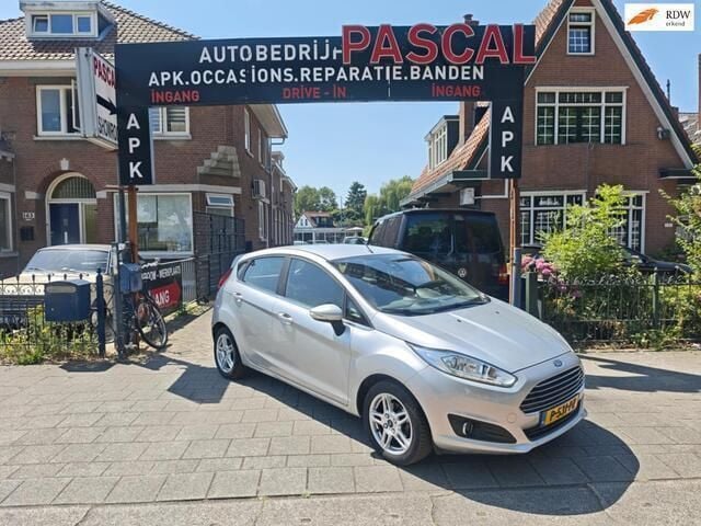 Grijs Gebruikt 2014 Ford Fiesta Titanium Hatchback | € 8.800 (Eerlijke prijs) - Afbeelding 1/4