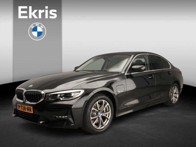 Zwart Gebruikt 2022 BMW 320e Basis Sedan | € 31.900 (Eerlijke prijs) - Afbeelding 1/4