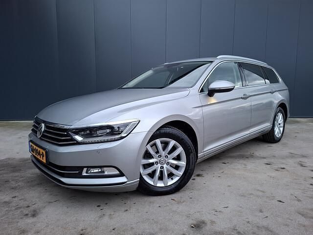 Grijs (metallic) Gebruikt 2015 VW Passat Comfortline Stationwagen | € 8.950 (Eerlijke prijs) - Afbeelding 1/4