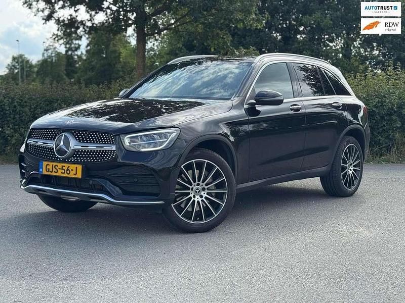 Zwart Gebruikt 2020 Mercedes GLC300e AMG Line Premium Plus SUV | € 39.444 (Eerlijke prijs) - Afbeelding 1/4
