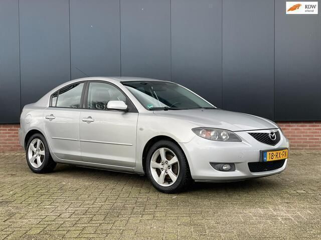 Grijs Gebruikt 2005 Mazda 3 Sedan | € 2.950 (Eerlijke prijs) - Afbeelding 1/4