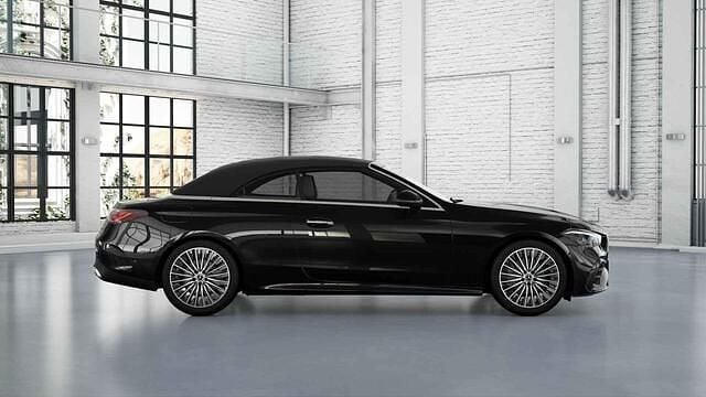 Occasion Mercedes CLE200 AMG line 204 PK (150 kW) 2024 Zwart Cabriolet