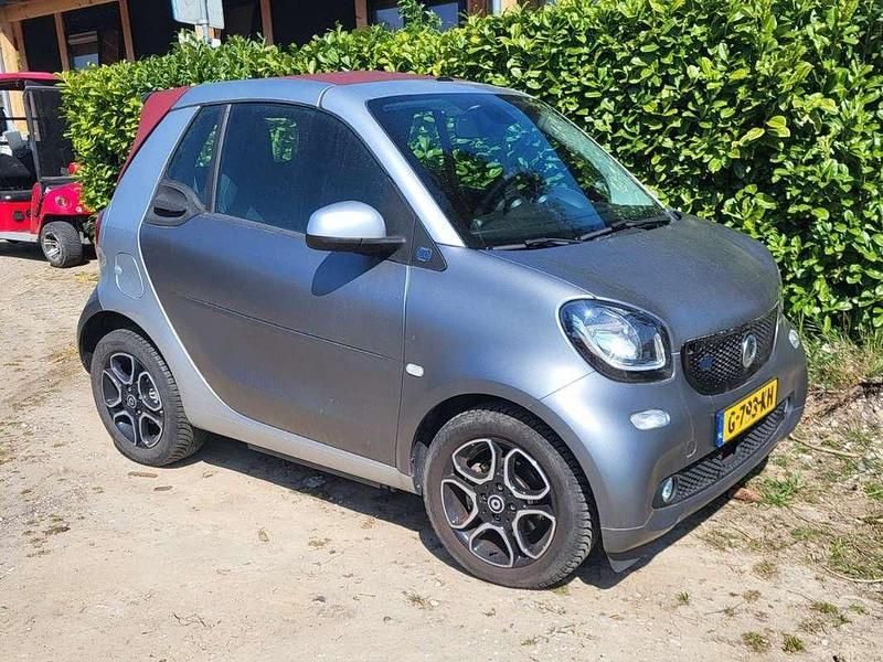 Zilver Gebruikt 2019 Smart ForTwo Electric Drive Cabriolet | € 12.000 - Afbeelding 1/4