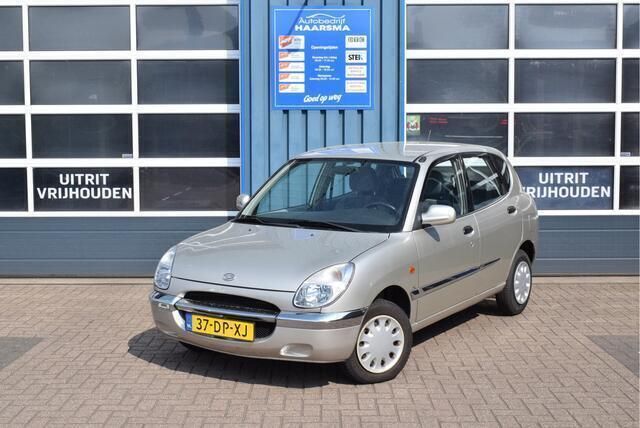Grijs Gebruikt 1999 Daihatsu Sirion Hatchback | € 3.250 (Eerlijke prijs) - Afbeelding 1/4