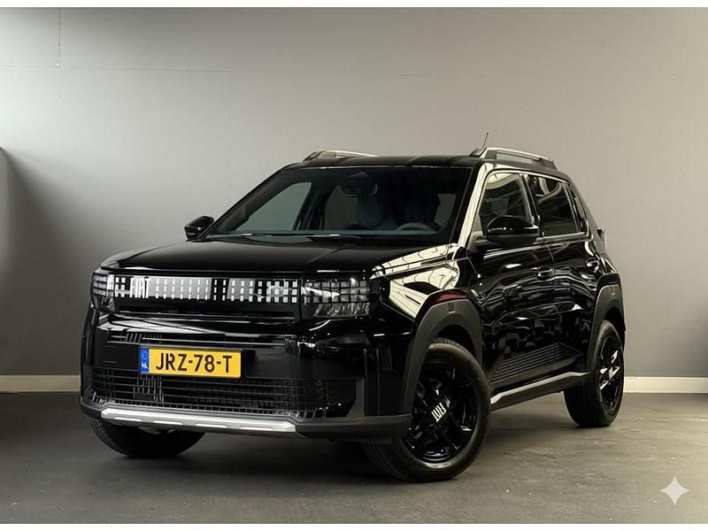 Zwart Nieuw 2025 Fiat Grande Panda Icon Hatchback | € 26.745 (Eerlijke prijs) - Afbeelding 1/1