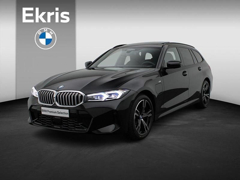 Zwart, metallic lak Gebruikt 2025 BMW 330e M Sport Stationwagen | € 72.995 - Afbeelding 1/1